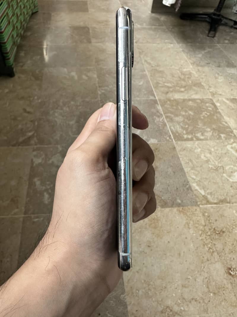 Apple iPhone X 6