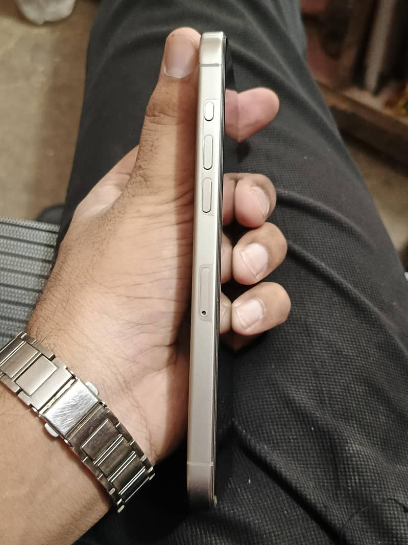 Apple iPhone 15 Pro Max 1