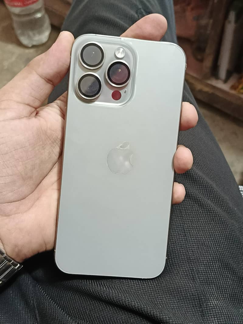 Apple iPhone 15 Pro Max 2