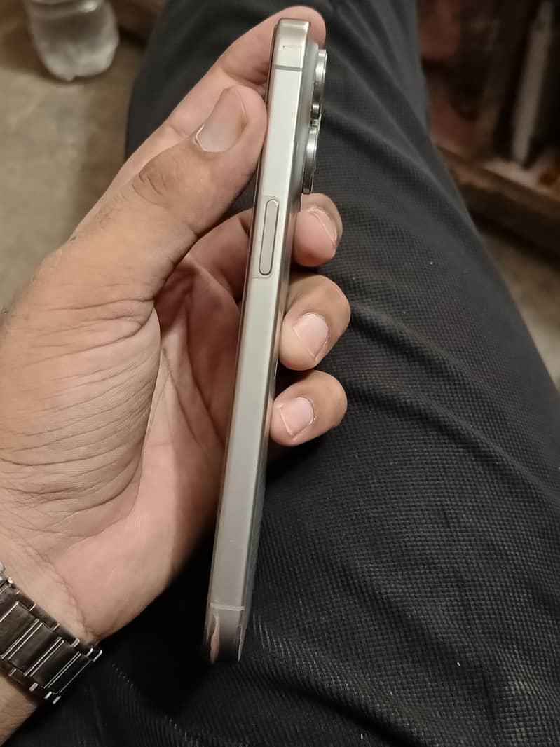 Apple iPhone 15 Pro Max 3