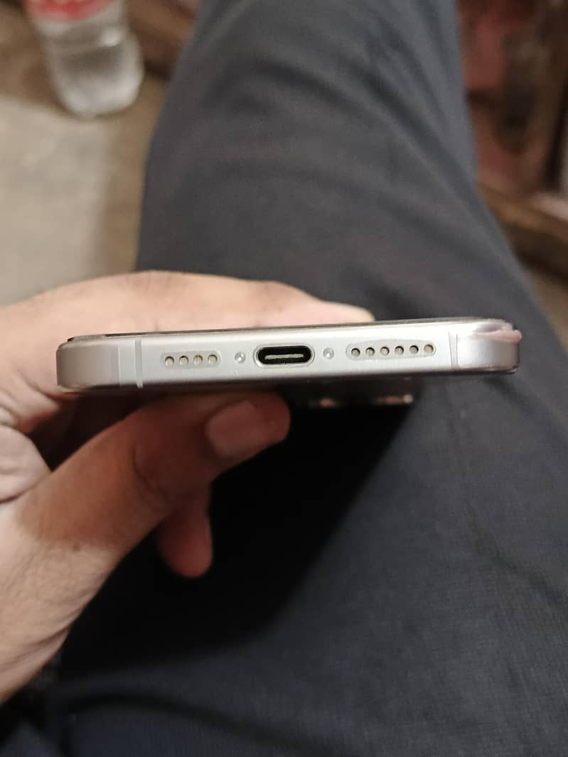 Apple iPhone 15 Pro Max 4