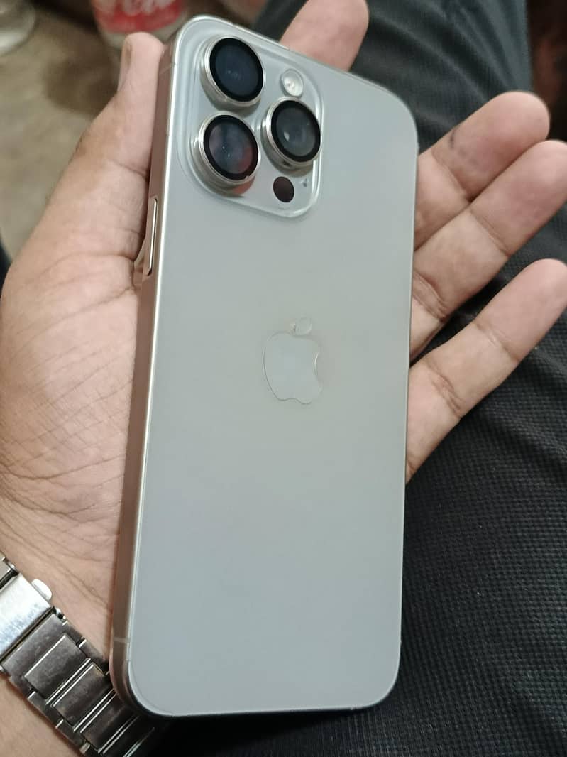 Apple iPhone 15 Pro Max 5