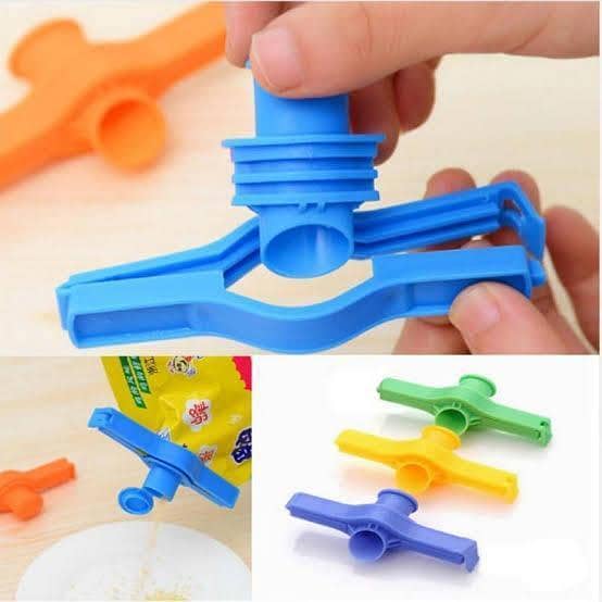 Bag Sealing Clip for Household Food Coffee Seasoning Snack Bags Creative Reusable Storage Bag Sealer Clamp Pour Bag Clips with Lid Kitchen Tool, Random Color