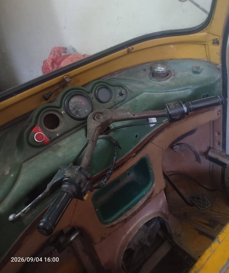 Auto rickshaw loader 3