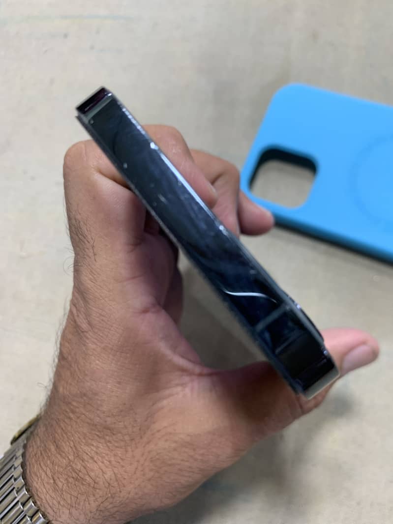 Apple iPhone 12 Pro 3