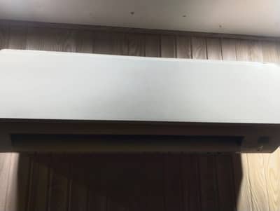 Mitsubishi 1 Ton Non-Inverter AC – Excellent Condition