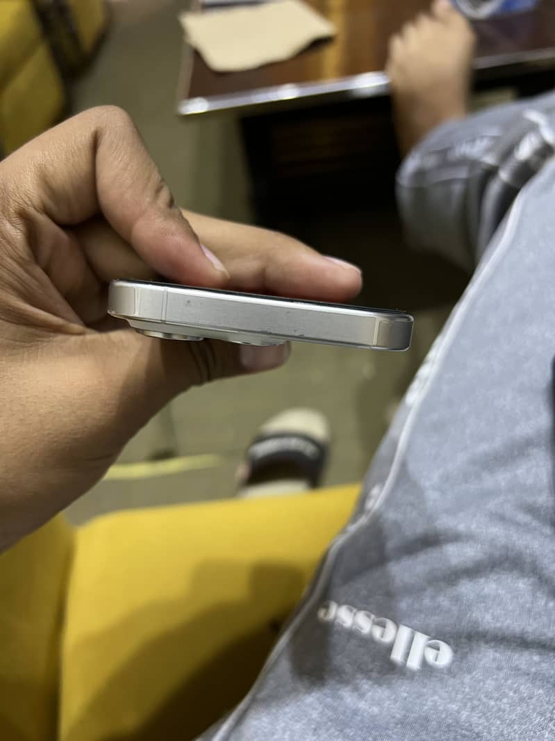 Apple iPhone 15 Pro 2