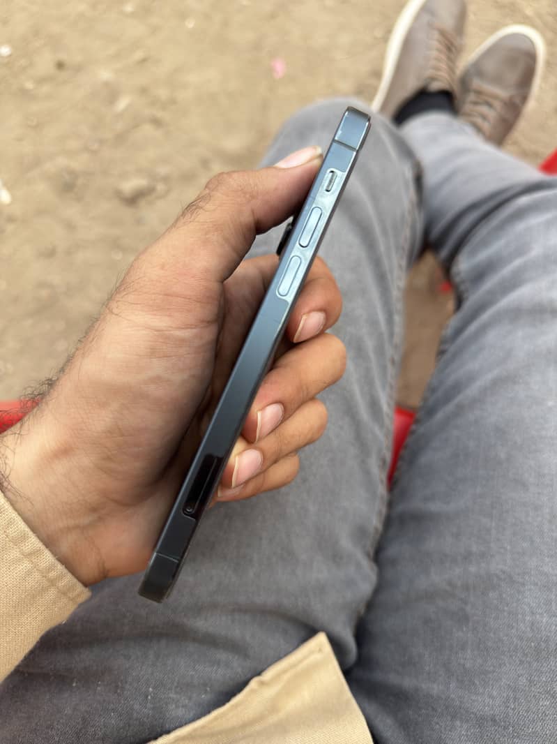 iPhone 12pro 4