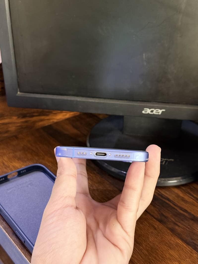 Apple iPhone 16 4