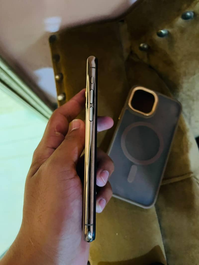 Apple iPhone 11 Pro 2
