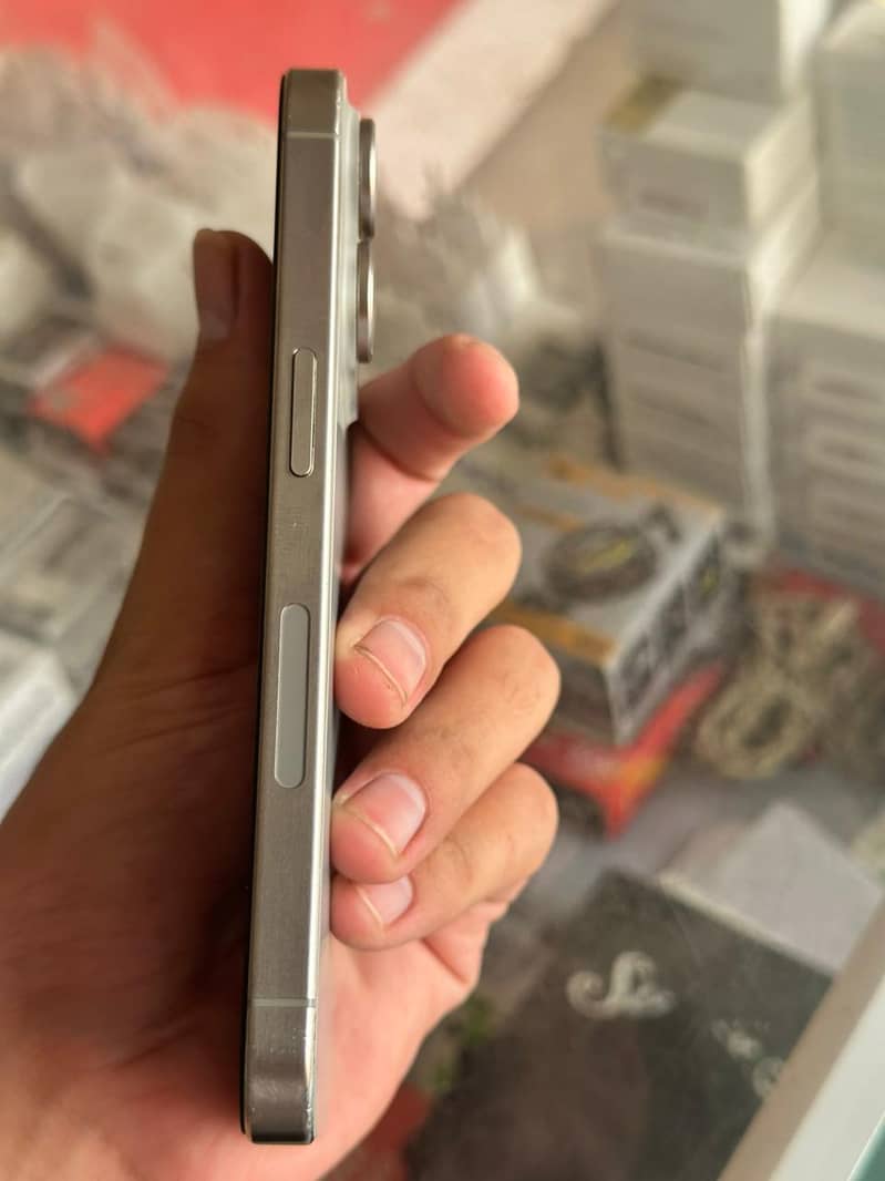 Apple iPhone 15 Pro 2