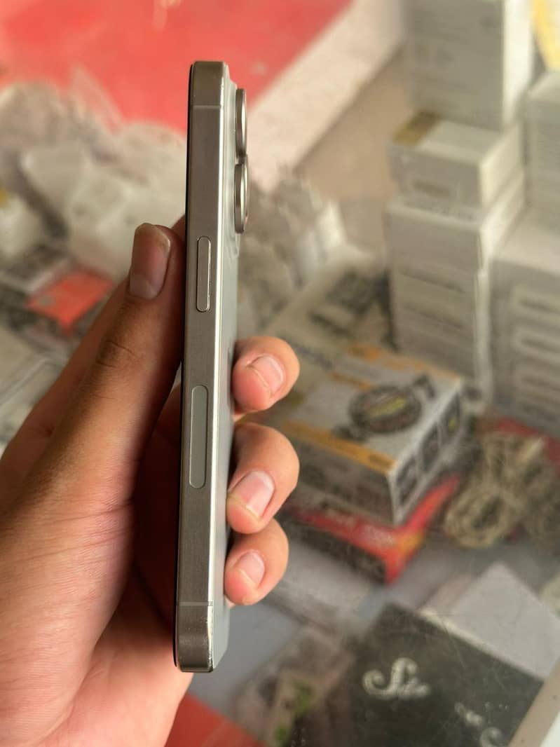 Apple iPhone 15 Pro 4