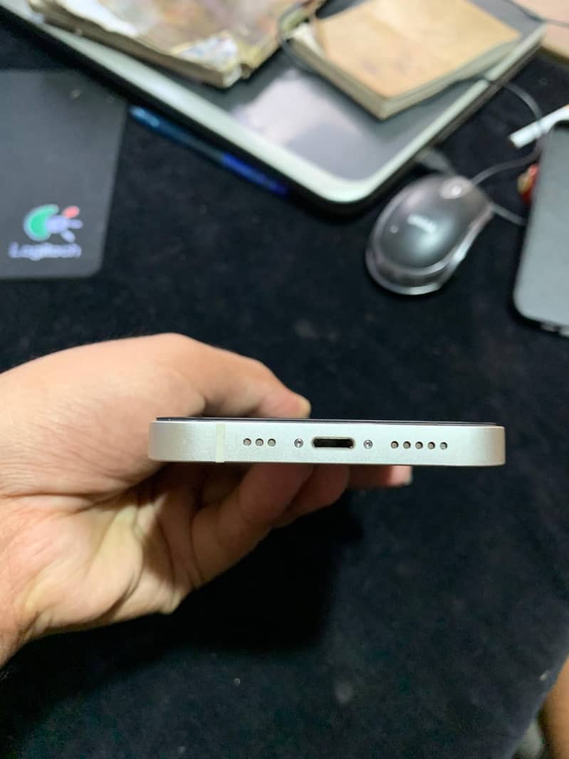 Apple iPhone 13 2