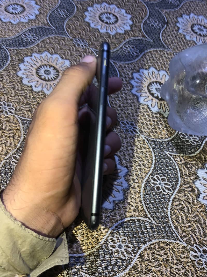 Apple iPhone 8 5