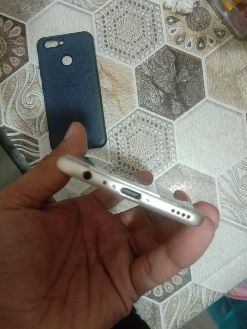 Huawei Nova 2 4