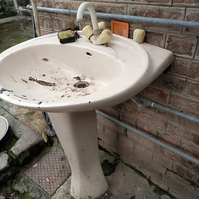 wash basin good conditions with tab and full assecessry