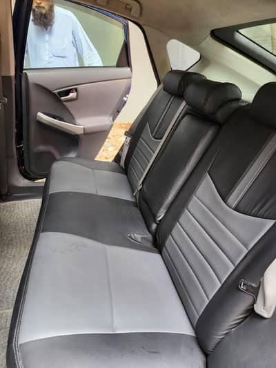 Toyota Prius 2013. . . . . . contact 03. . . . 17. . . 11. . . 582. . 65