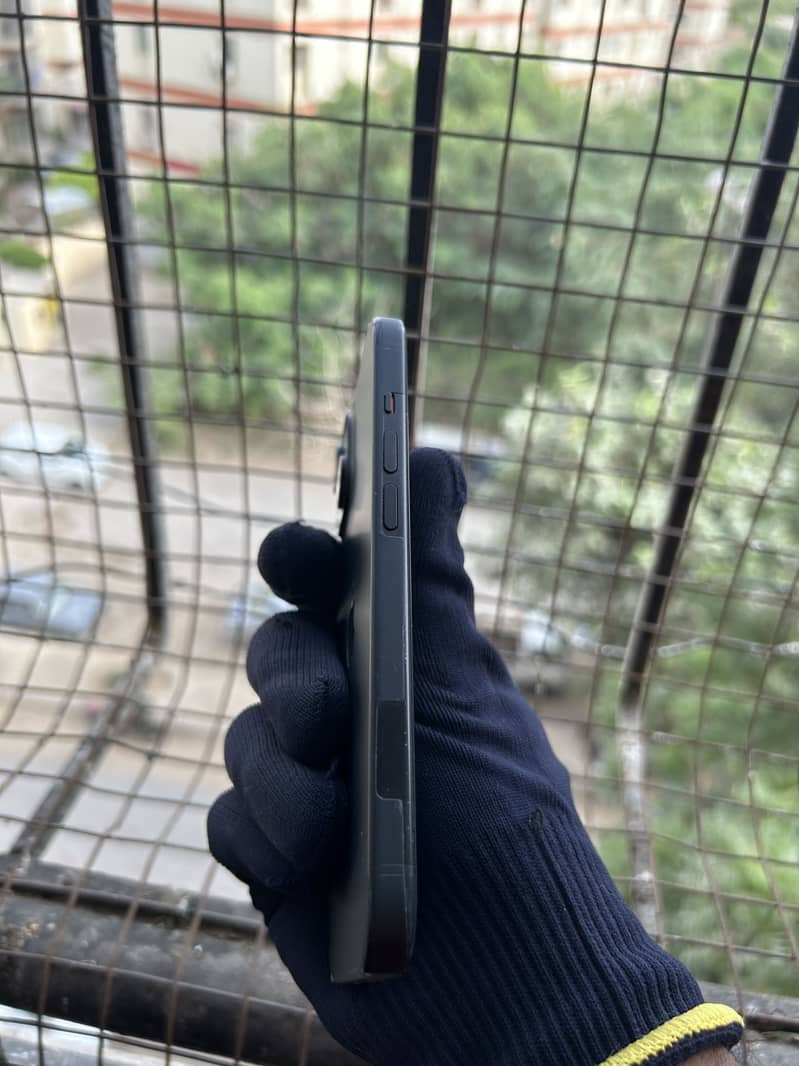 Apple iPhone 15 4