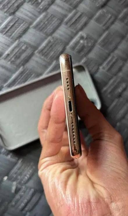 Apple iPhone X 3