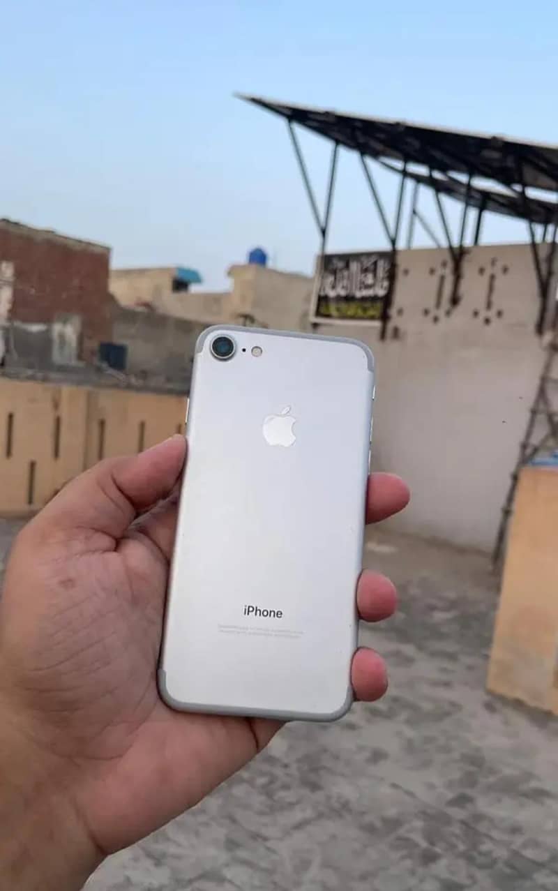 Apple iPhone 7 0