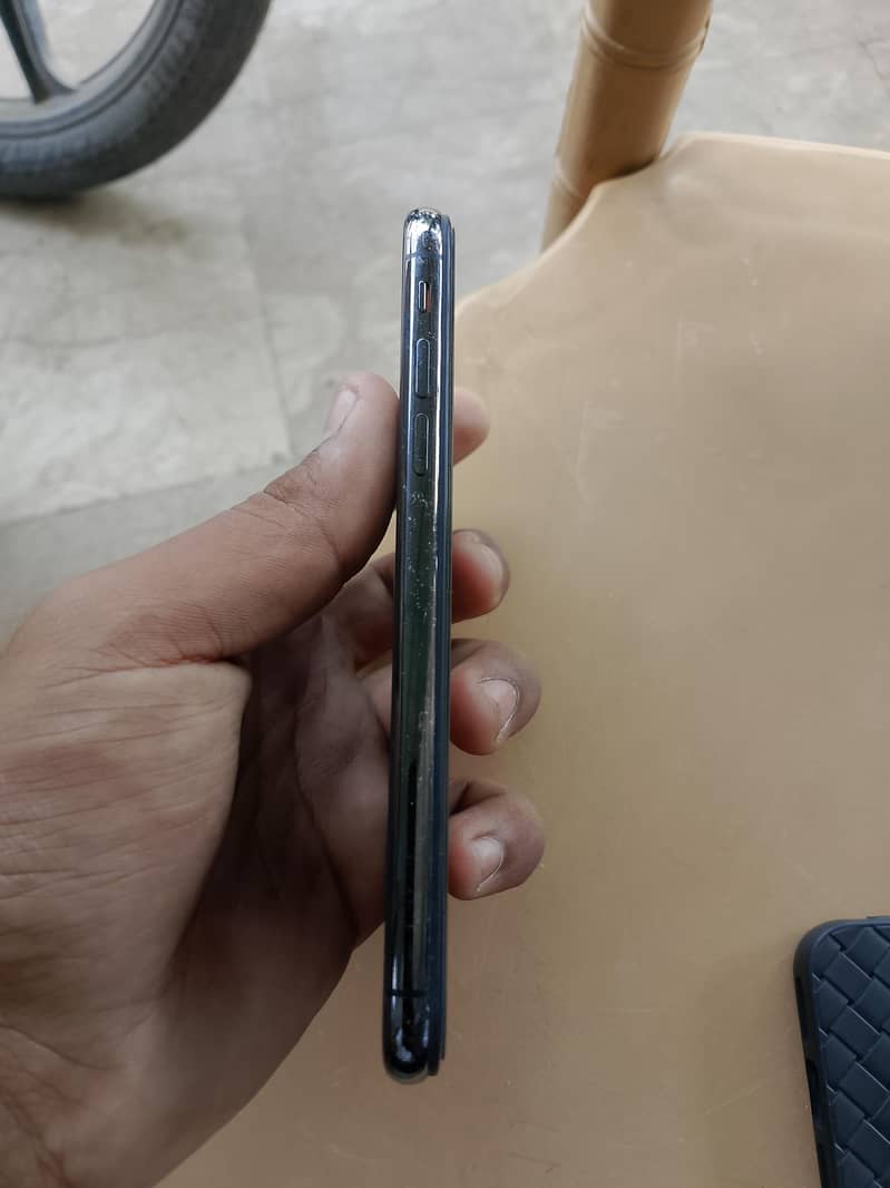 Apple iPhone X 3