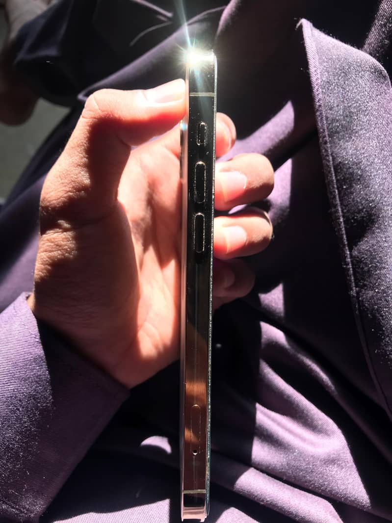 iphone 12pro 2