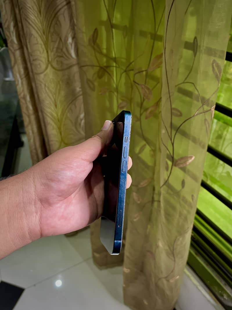 Apple iPhone 13 1
