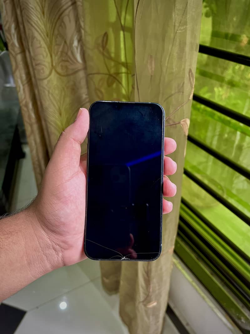 Apple iPhone 13 2