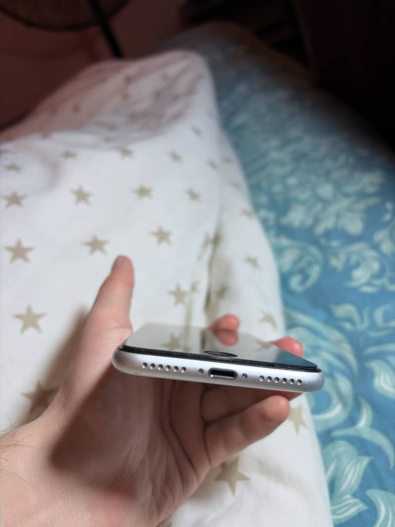 Apple iPhone SE 3