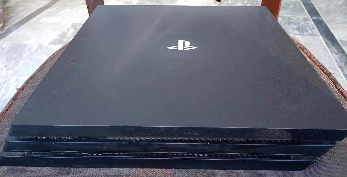 Ps4pro with controller 1
