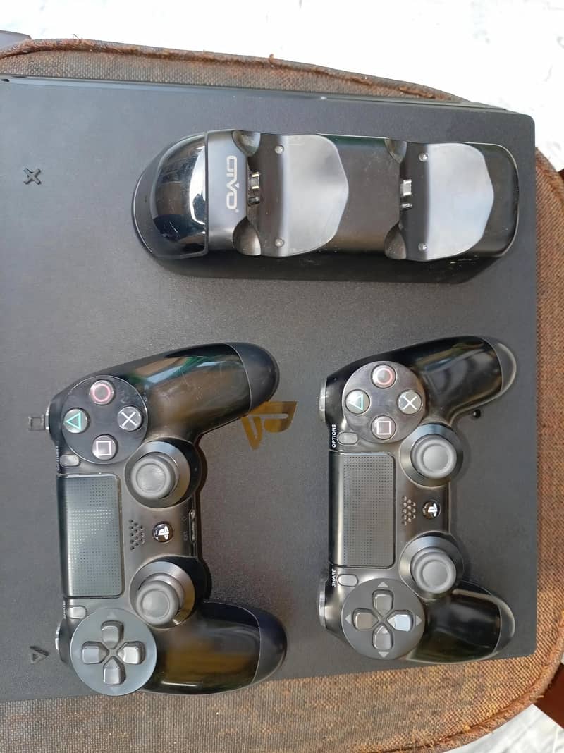 Ps4pro with controller 2