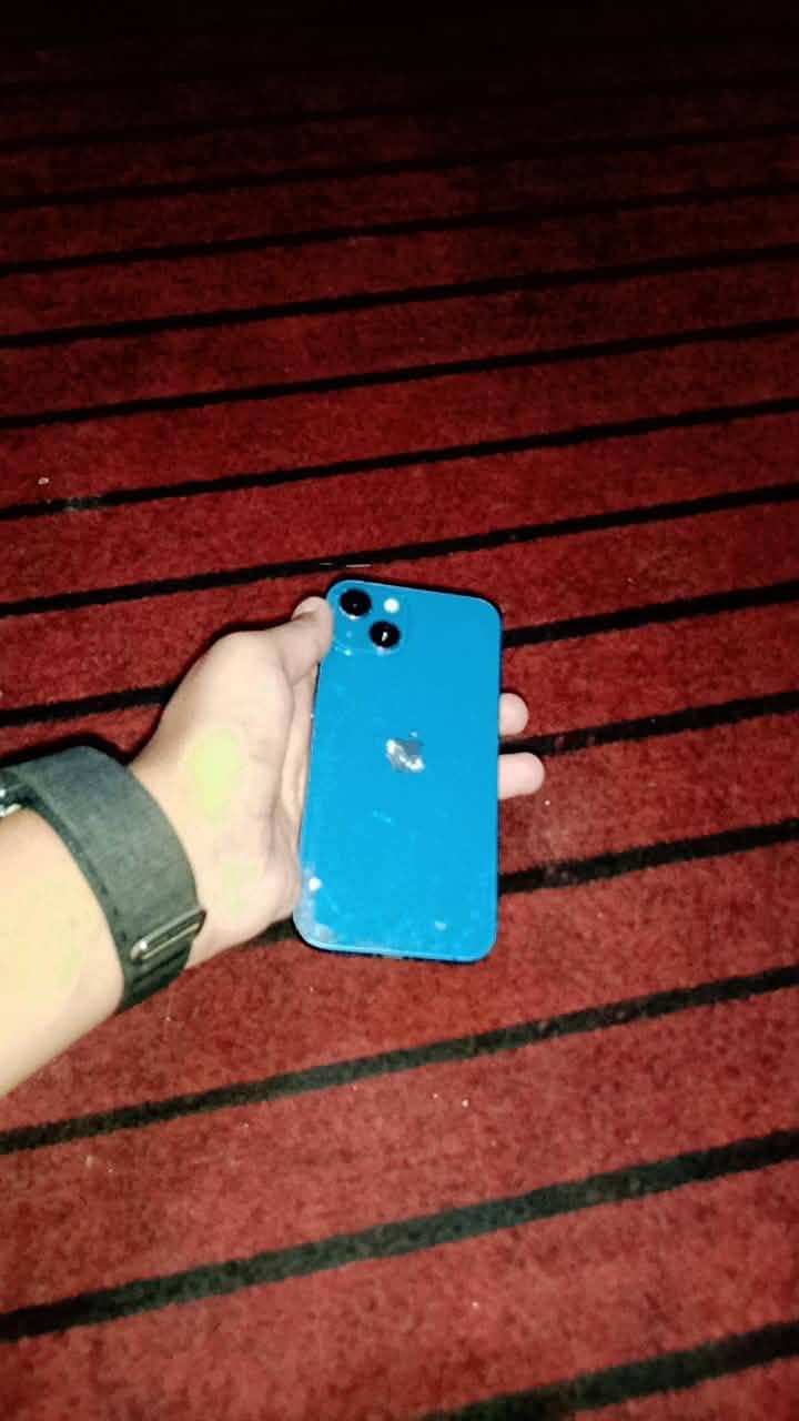 Apple iPhone 13 2