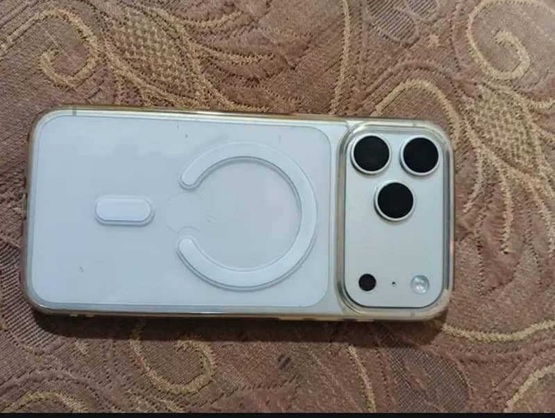 Apple iPhone 17 Pro Max 1