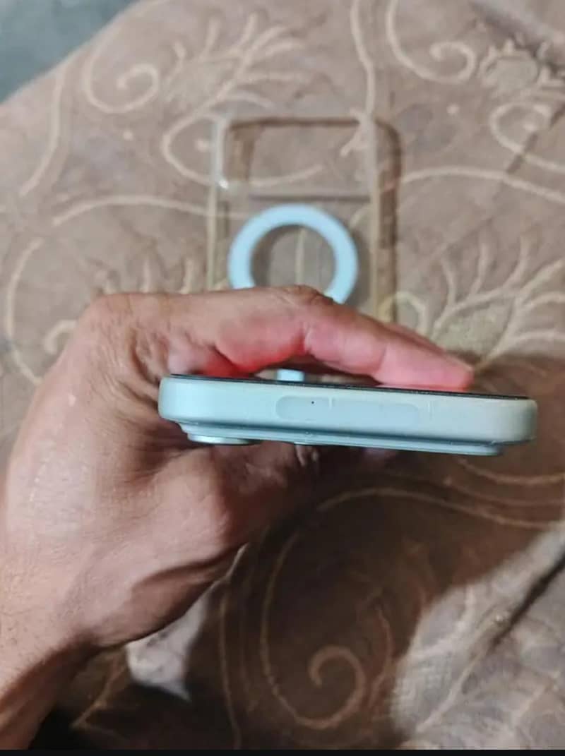 Apple iPhone 17 Pro Max 4