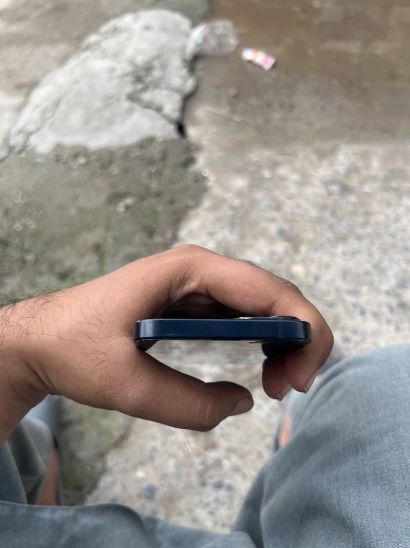Apple iPhone 13 2
