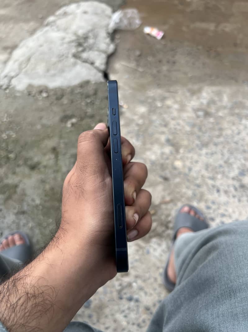 Apple iPhone 13 4