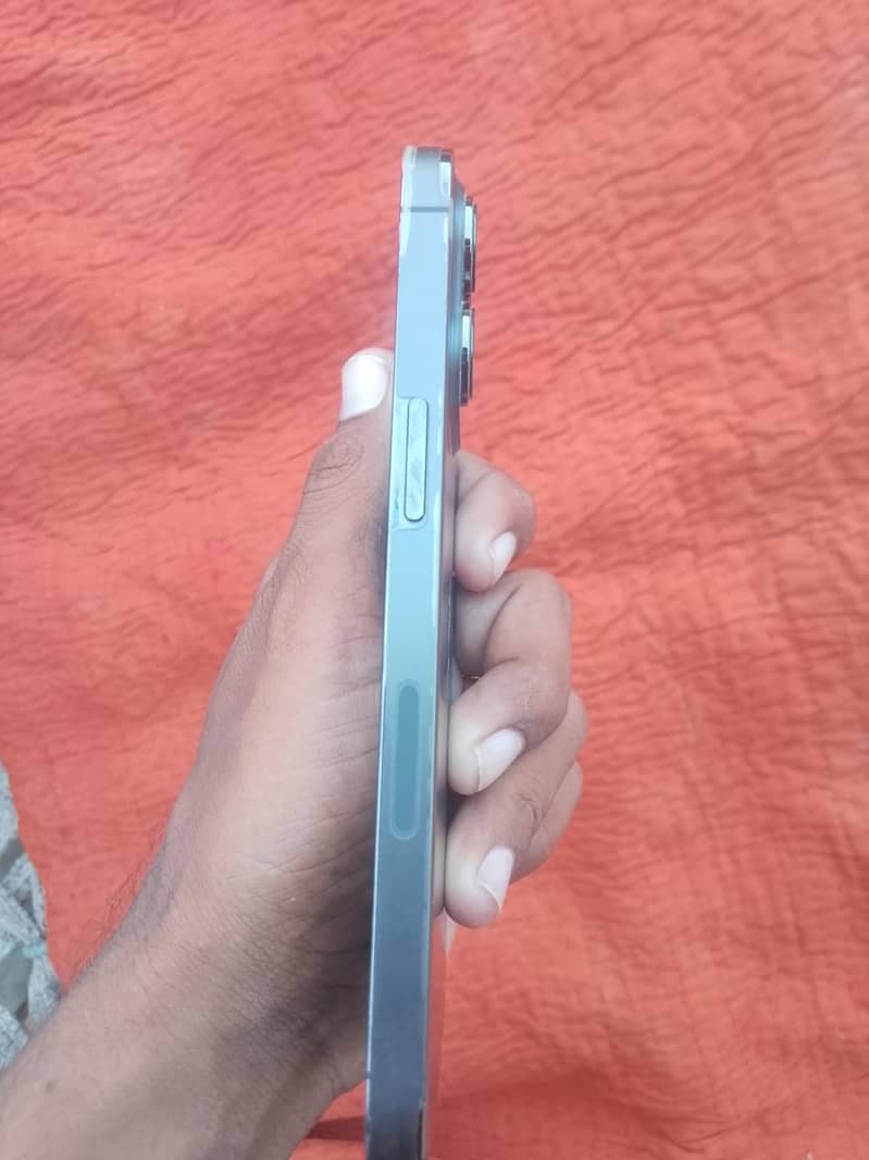 Apple iPhone 13 Pro 2