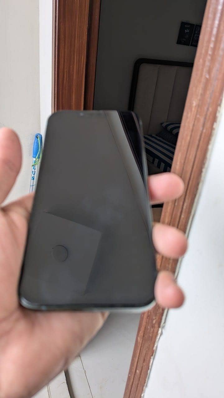 Apple iPhone 13 4
