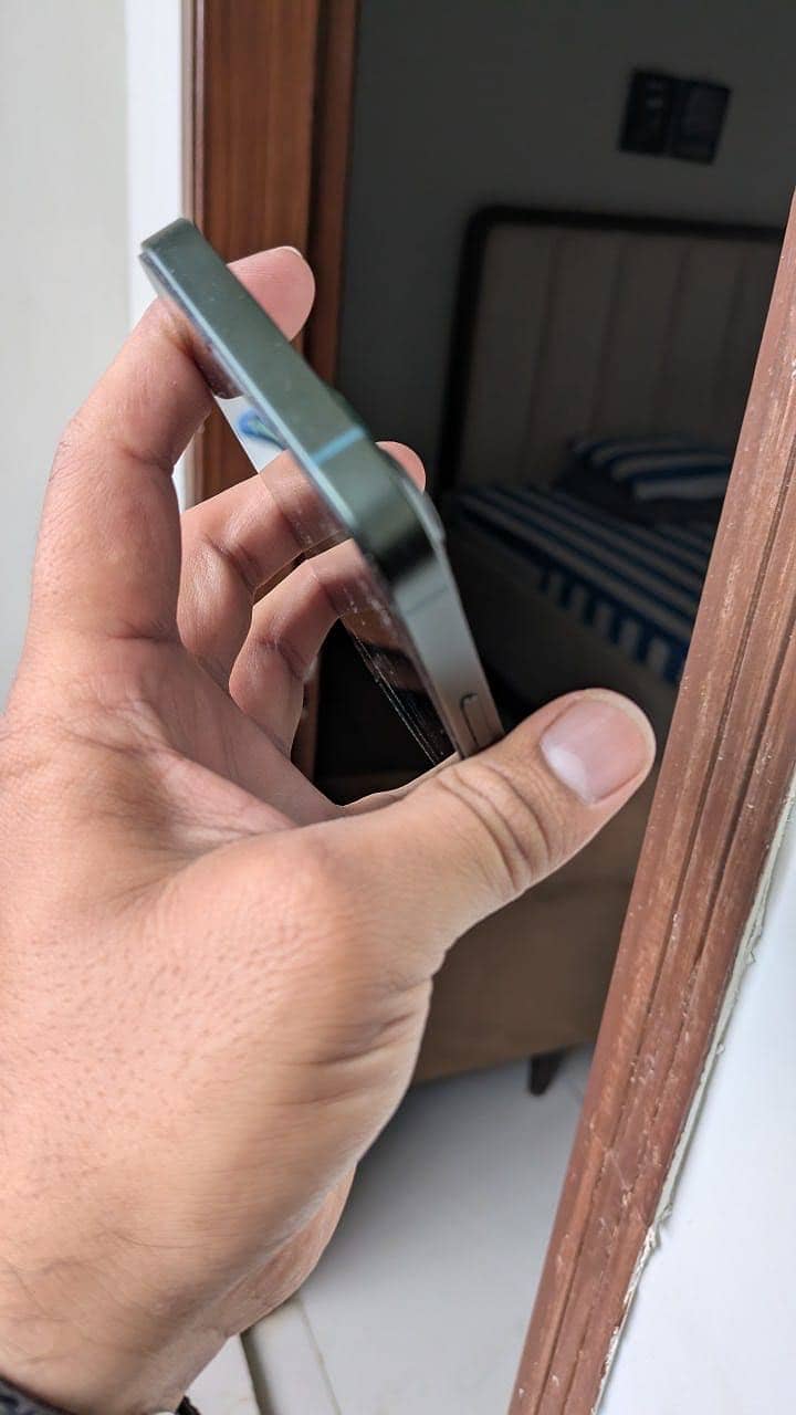 Apple iPhone 13 5