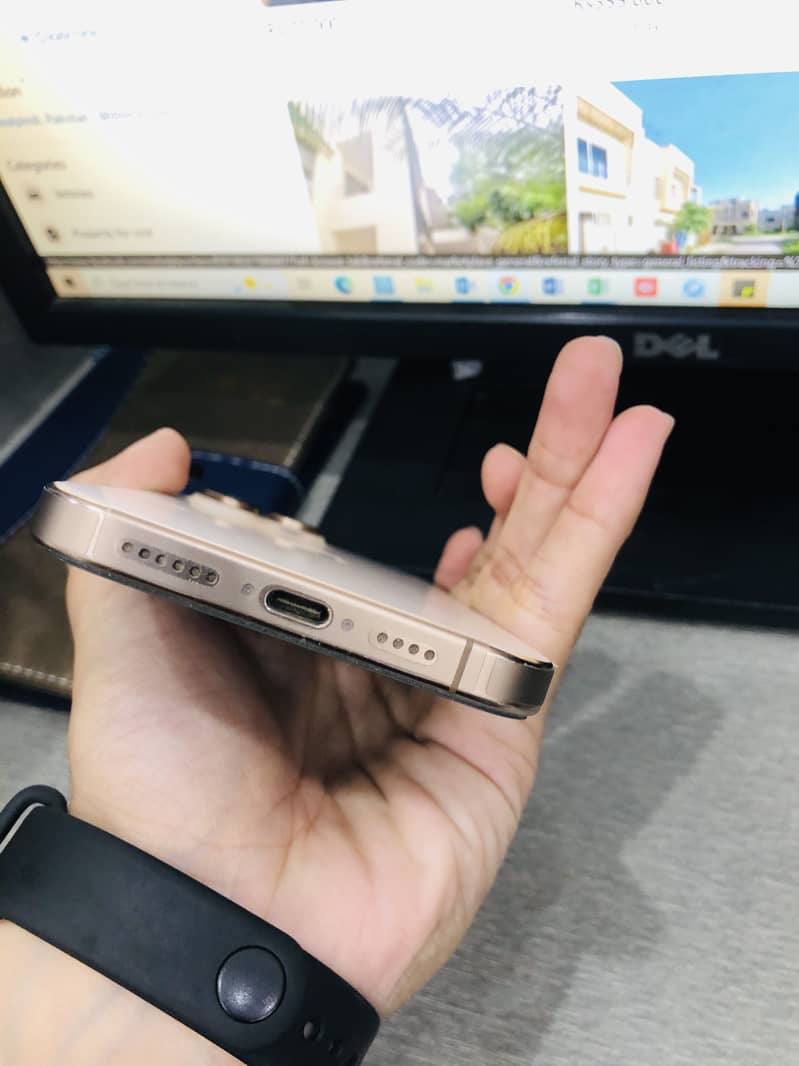 Apple iPhone 16 Pro Max 5