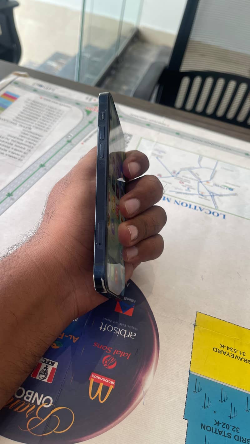 Apple iPhone 12 2