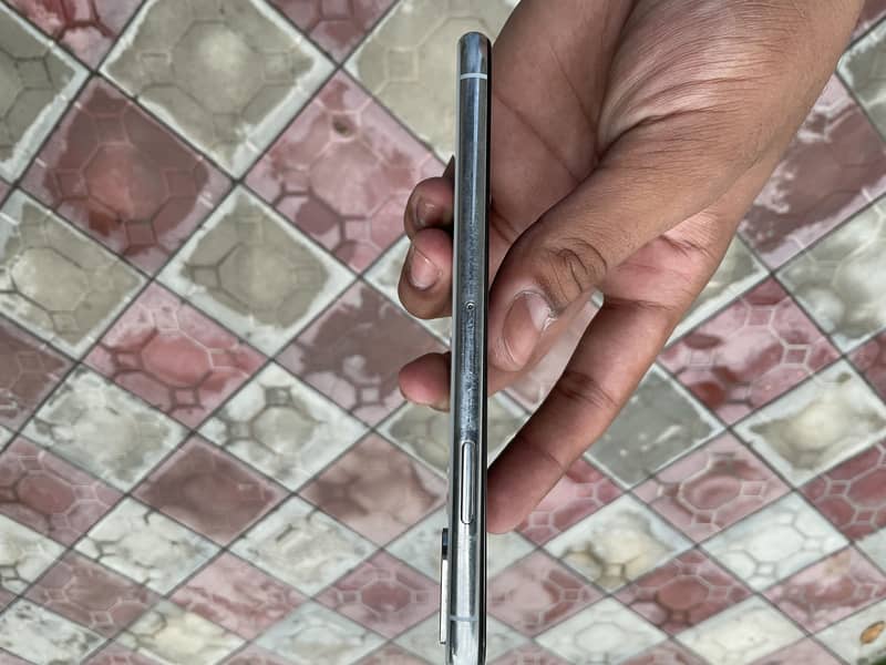 Apple iPhone X 3
