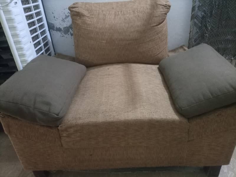 sofa. 0
