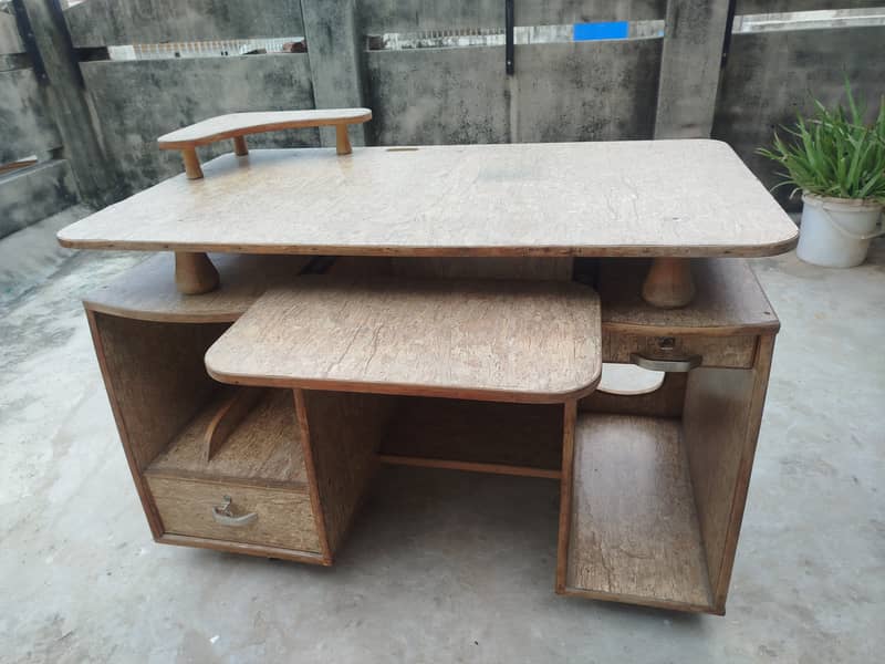 computer table 3