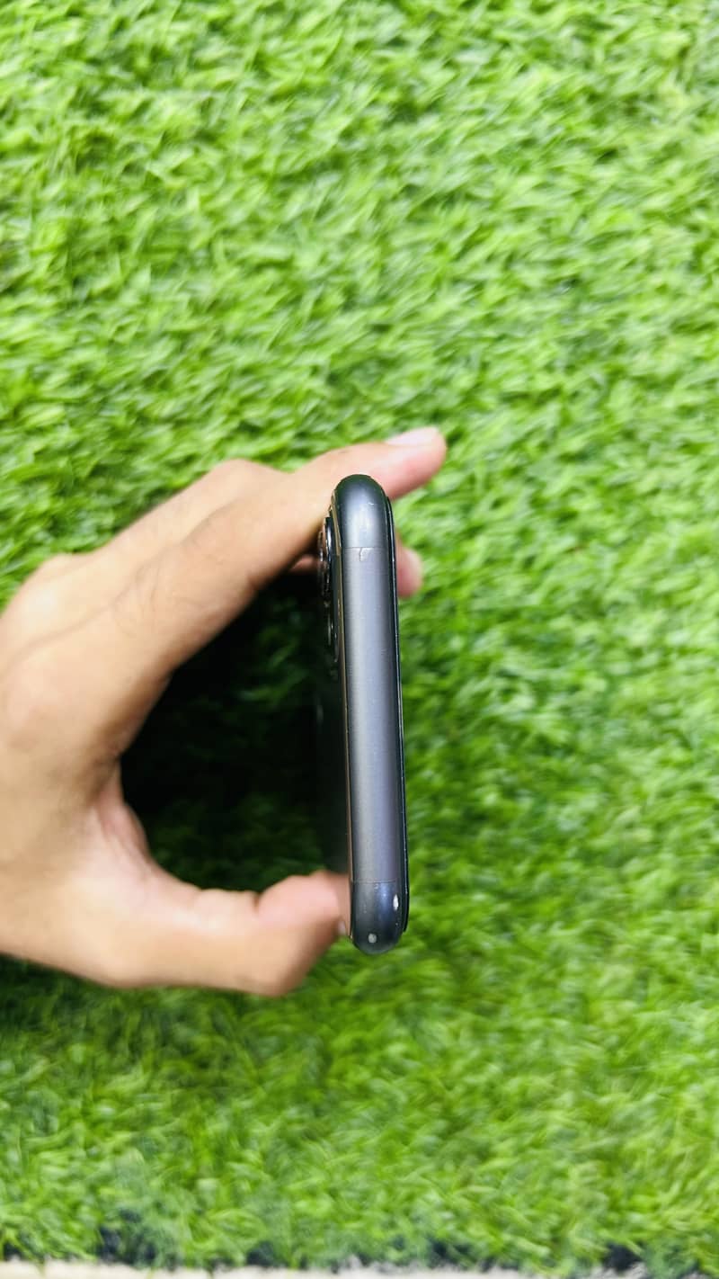 Apple iPhone 11 5