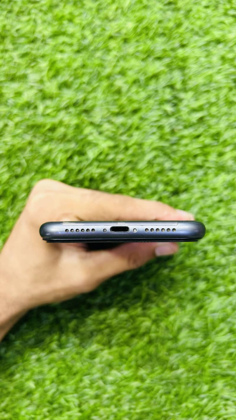 Apple iPhone 11 6