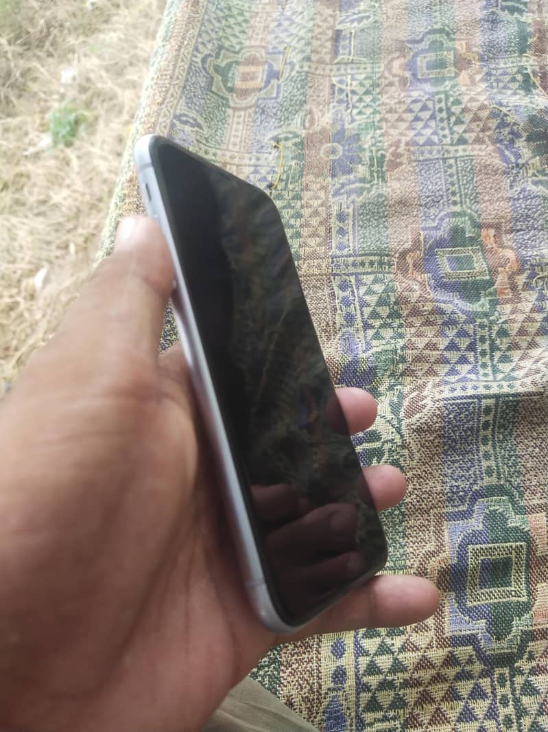 Apple iPhone 11 6