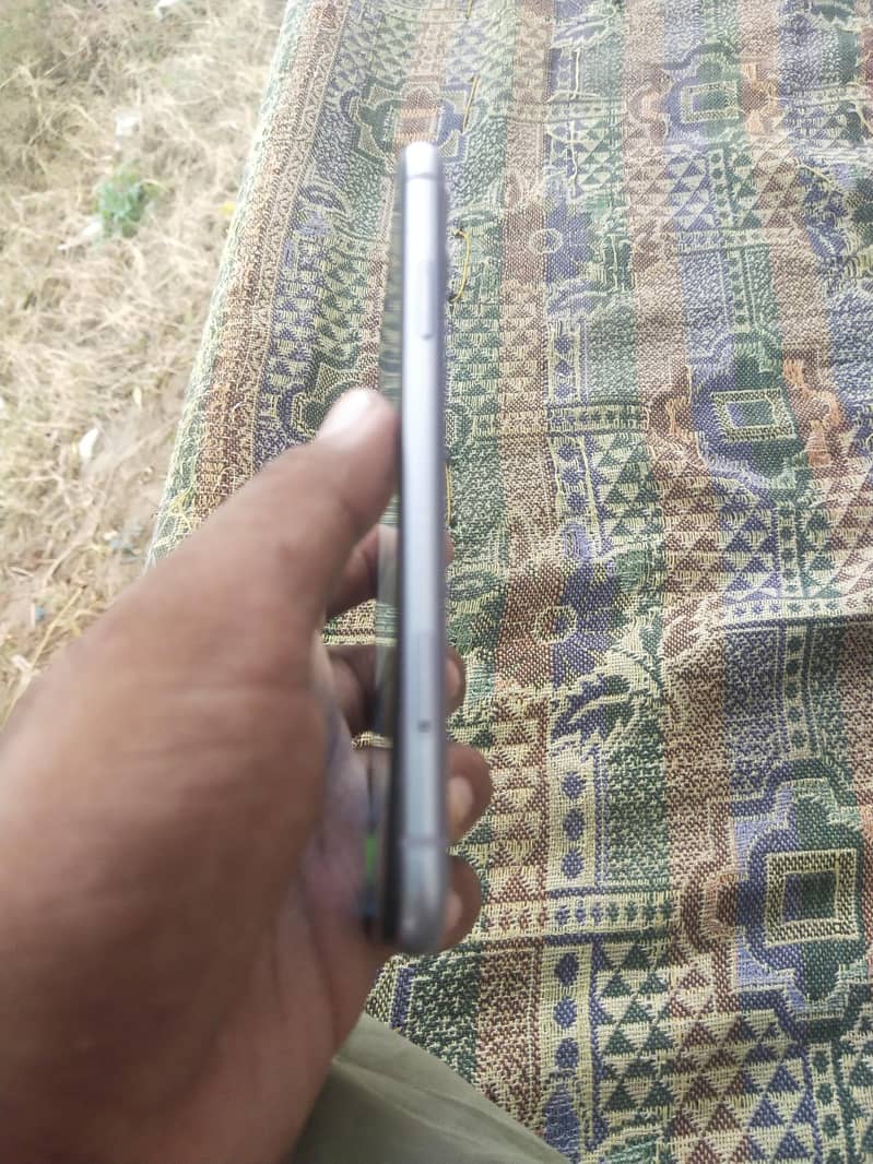 Apple iPhone 11 7