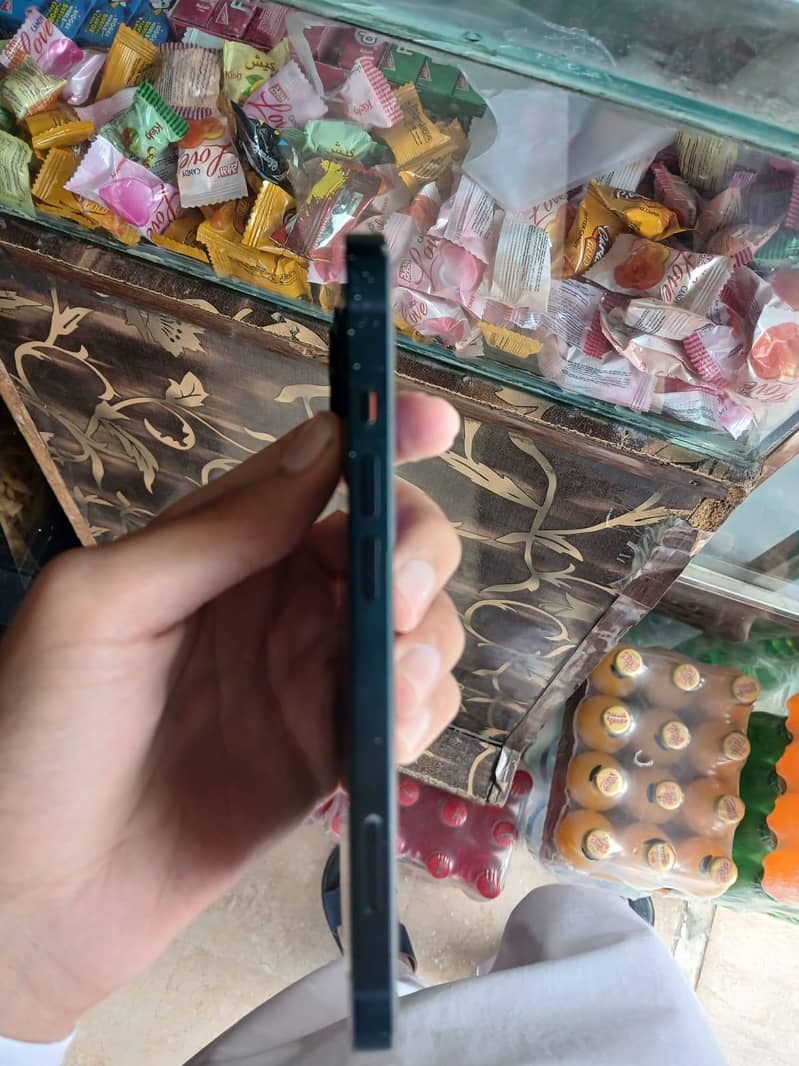 Apple iPhone 13 2