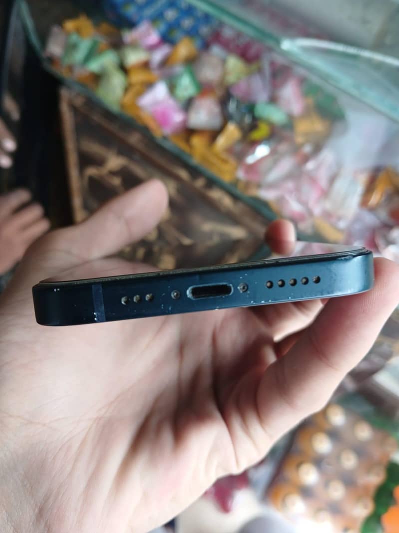 Apple iPhone 13 4
